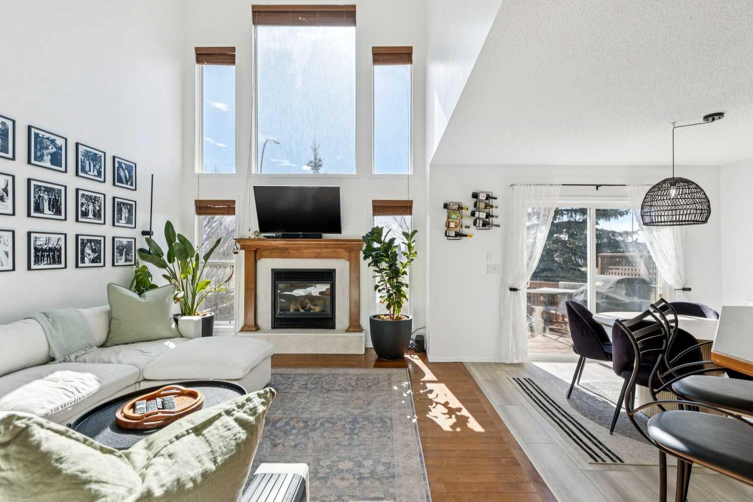 214 Cougarstone Circle SW