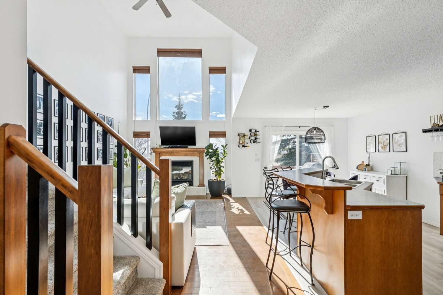 214 Cougarstone Circle SW