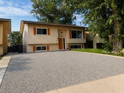 Photo of 305 51 Avenue, Coalhurst, AB T0L 0V0 (MLS # A2333468)