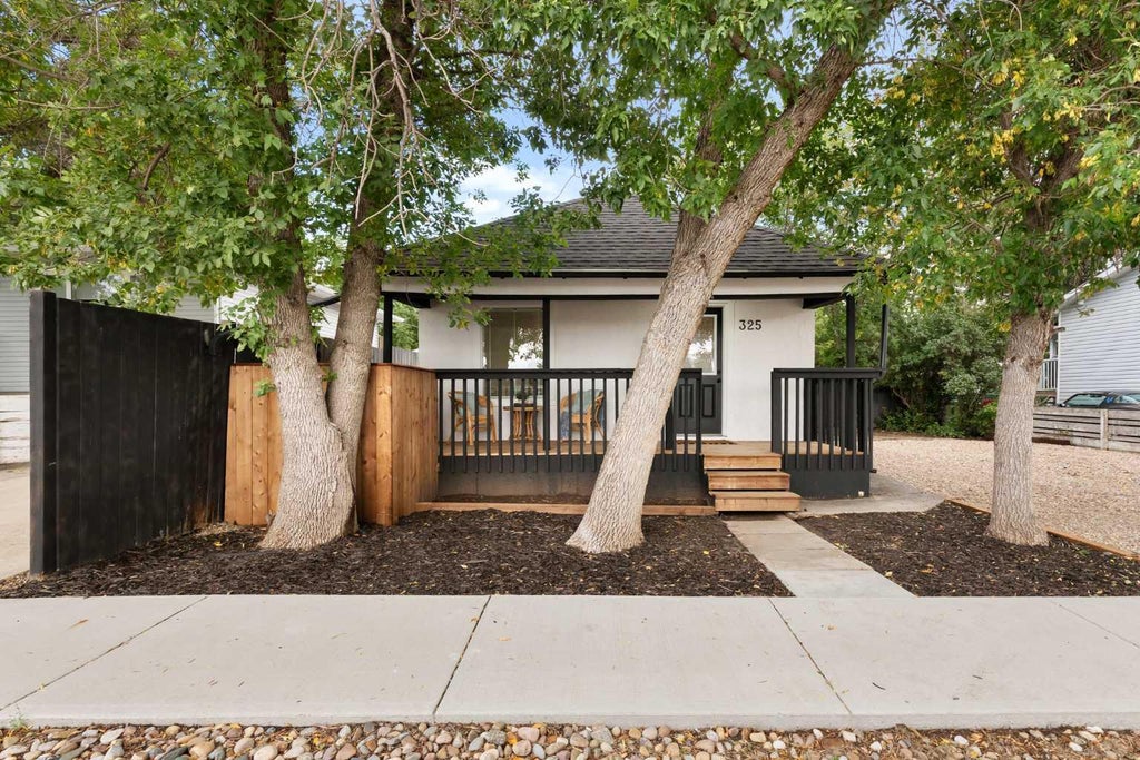 Photo of 325 4 Street SE, Redcliff, AB T0J 2P0 (MLS # A2342214)