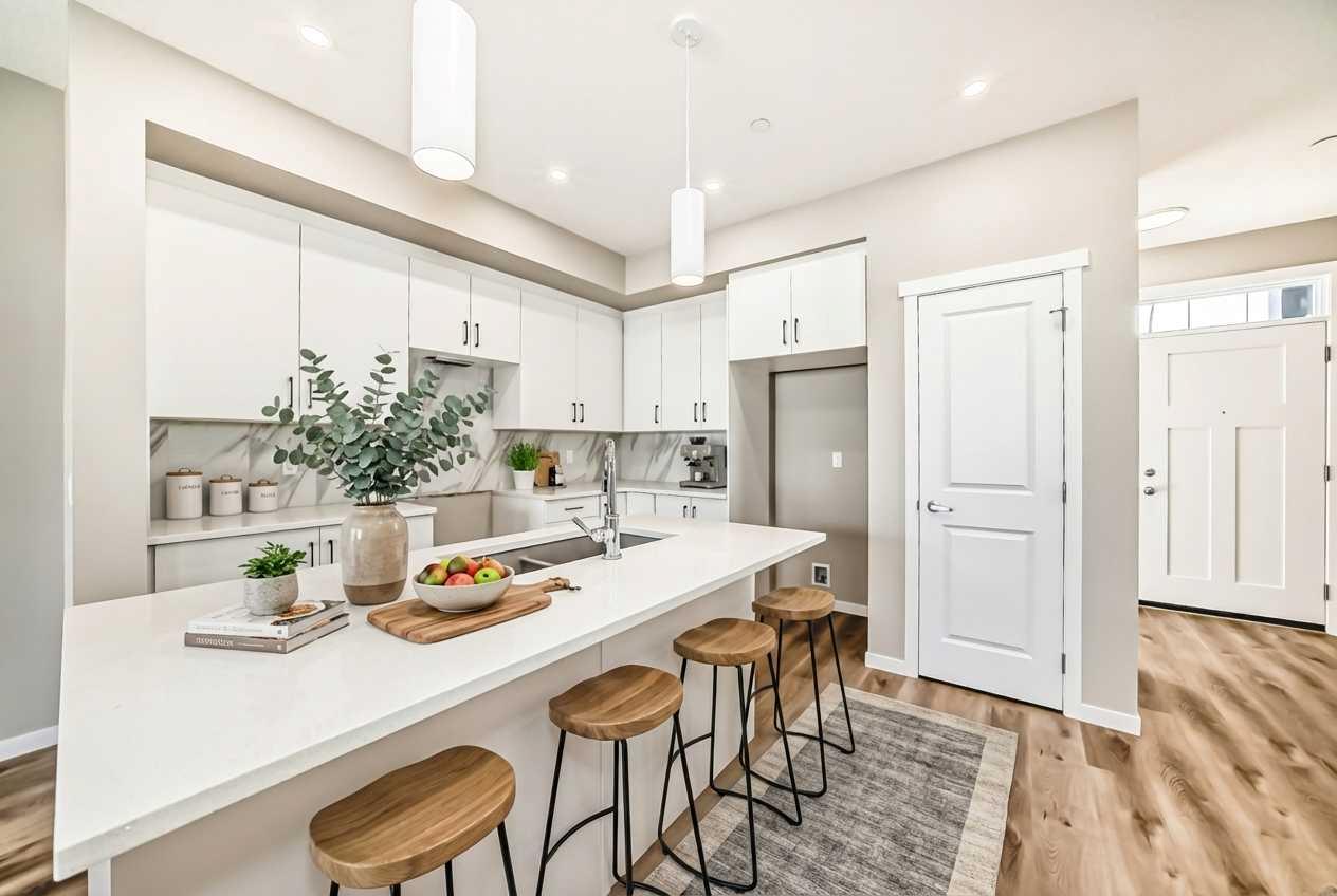 393 Hotchkiss Drive SE