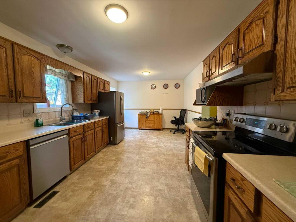 Photo of 114 Red crow Boulevard W, Lethbridge, AB T1K 5M1 (MLS # A2344987)