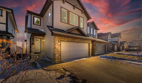 Photo of 194 Kincora Glen Rise NW, Calgary, AB T3R 0B8 (MLS # A2276112)