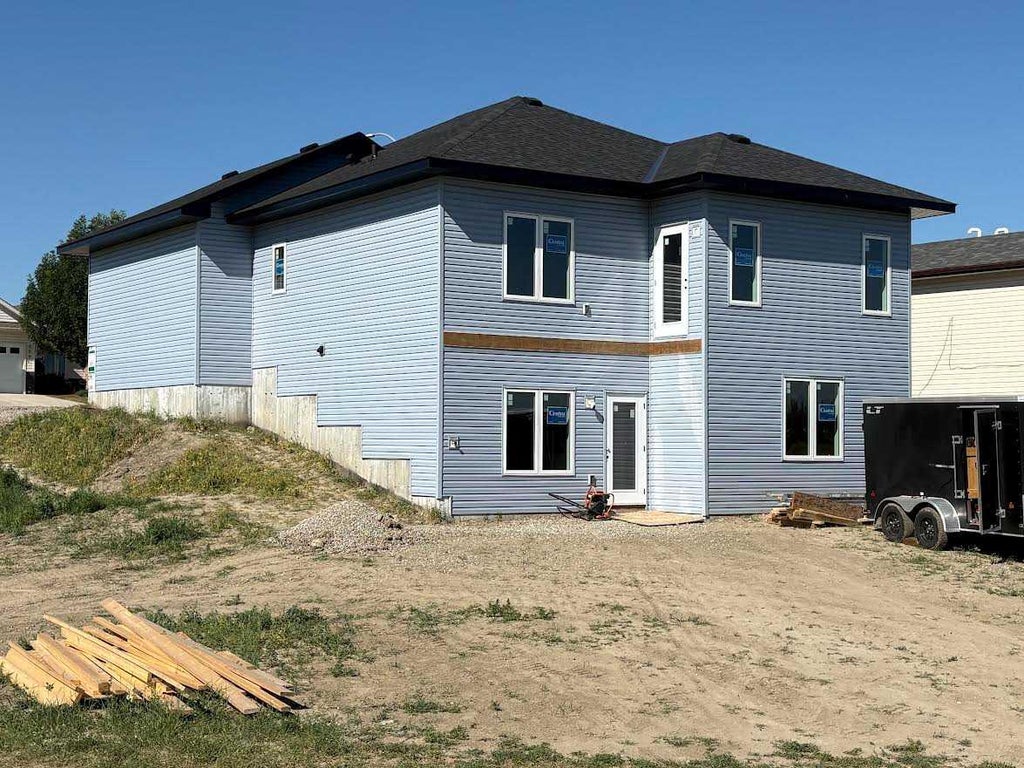 Photo of 510 Whispering Greens Avenue, Vulcan, AB T0M 0B0 (MLS # A2334254)