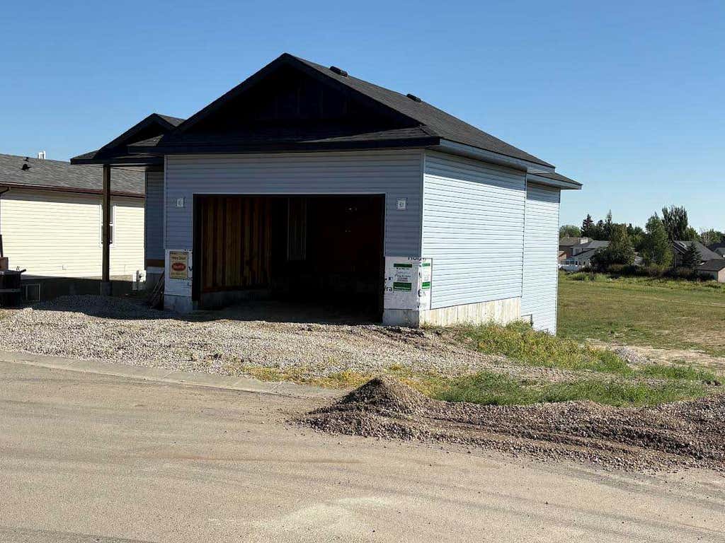 Photo of 510 Whispering Greens Avenue, Vulcan, AB T0M 0B0 (MLS # A2334254)