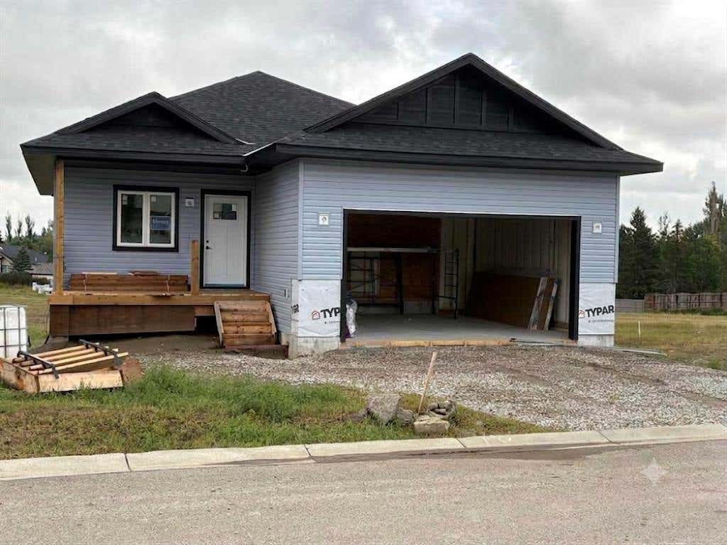 Photo of 510 Whispering Greens Avenue, Vulcan, AB T0M 0B0 (MLS # A2334254)
