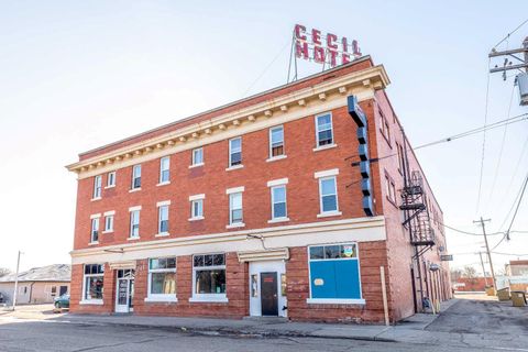 733 4 Street SE Medicine Hat AB T1A 0L3