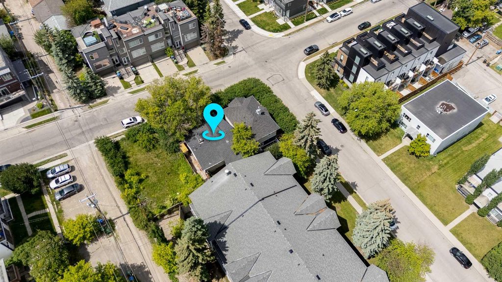Photo of 2906 17 Street SW, Calgary, AB T2T 4N5 (MLS # A2318523)