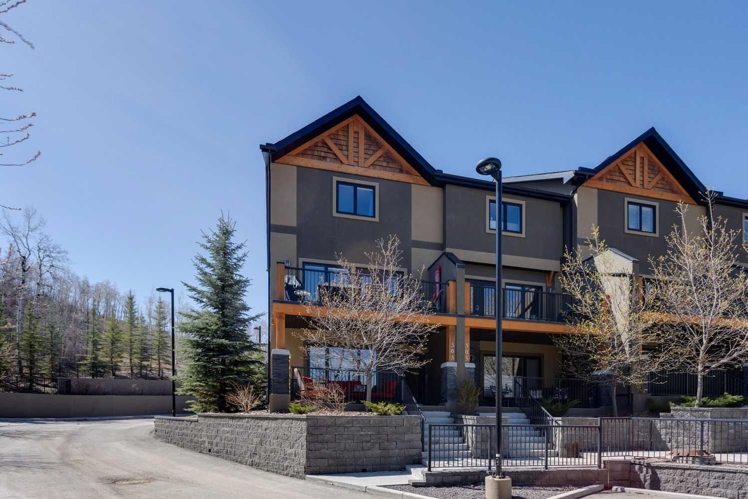 303 Valley Ridge Manor NW