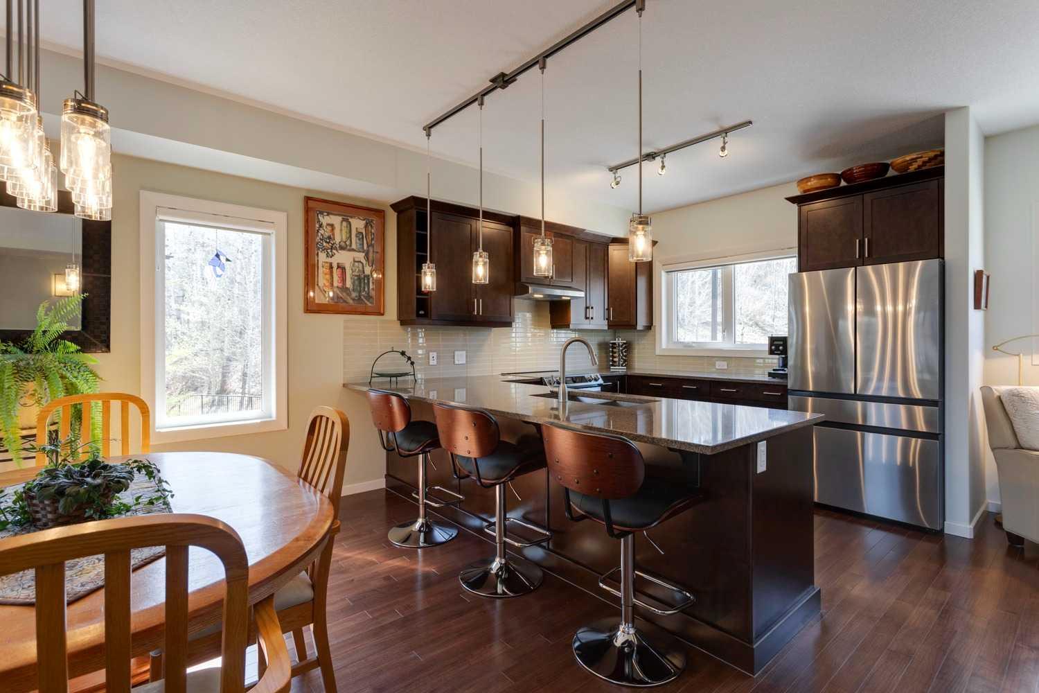 303 Valley Ridge Manor NW