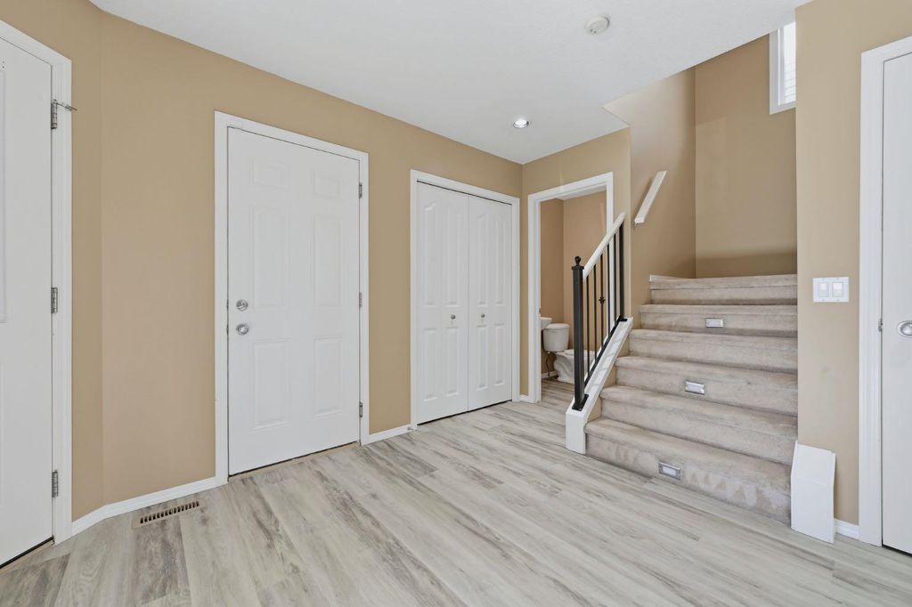 Photo of 4 Everglen Grove SW, Calgary, AB T2Y 4Z3 (MLS # A2324393)