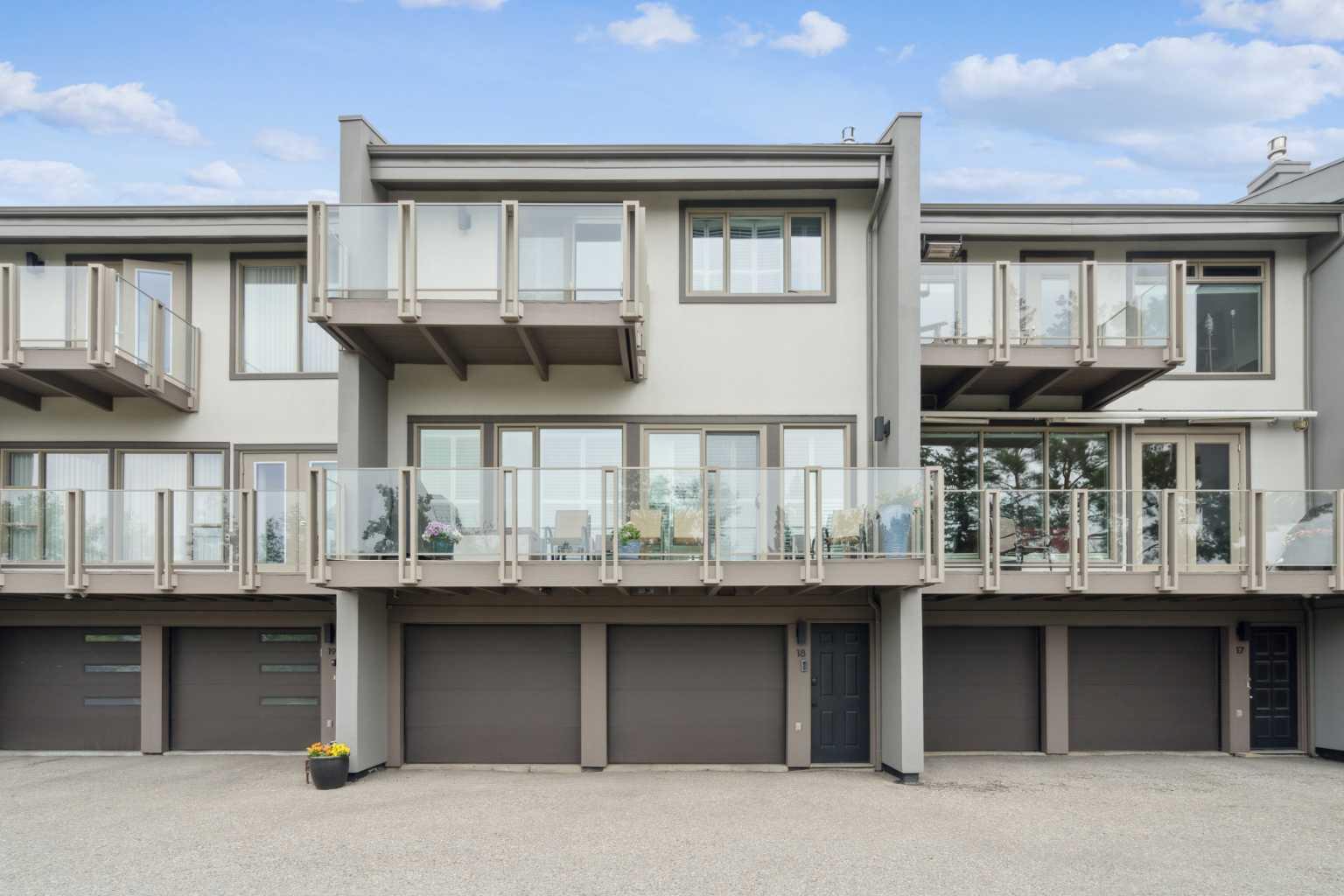 3203 Rideau Place SW 18