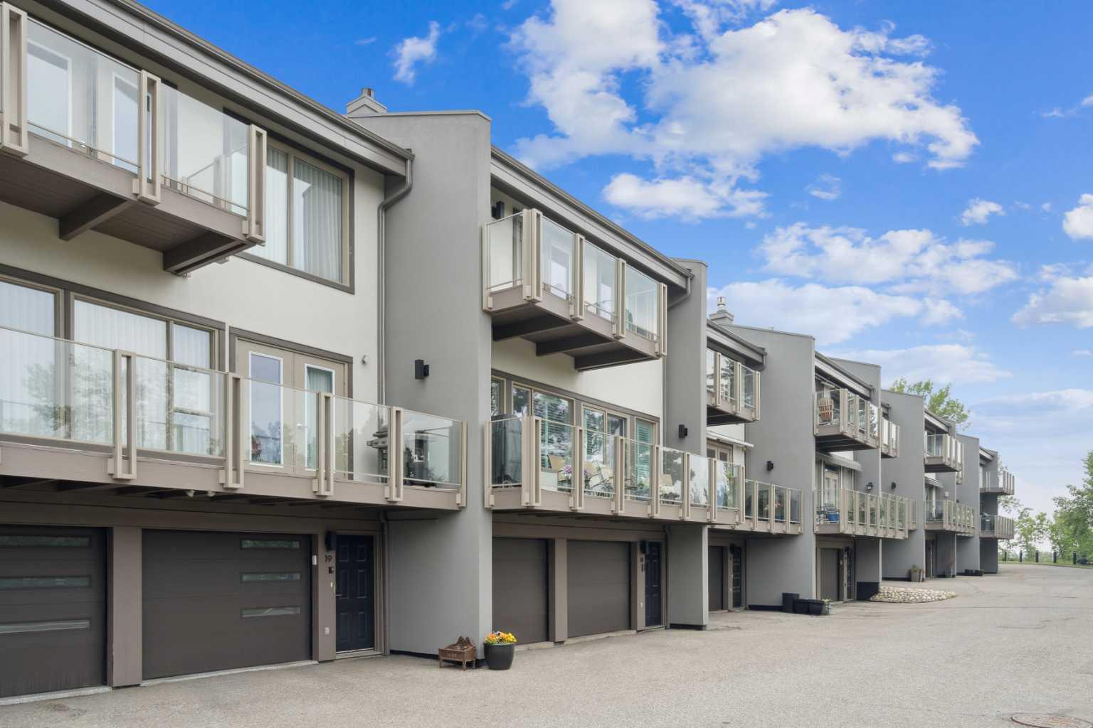 3203 Rideau Place SW 18