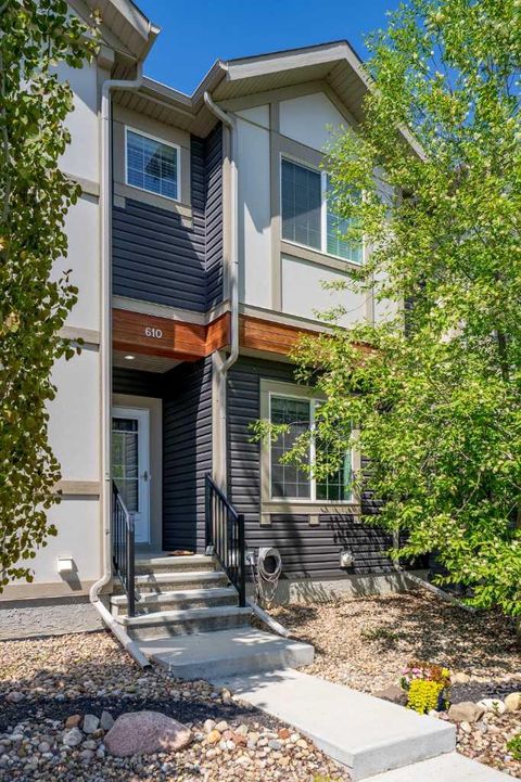Photo of 610 Hillcrest Road SW, Airdrie, AB T4B 4C8 (MLS # A2292080)