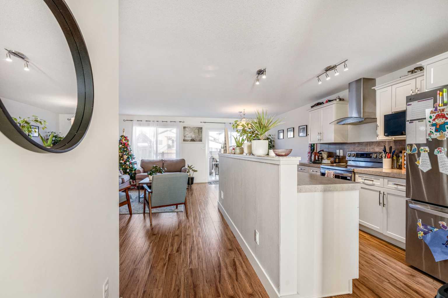 843 Silkstone Close W