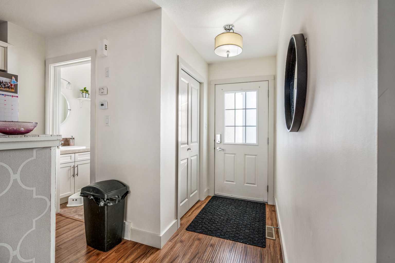 843 Silkstone Close W