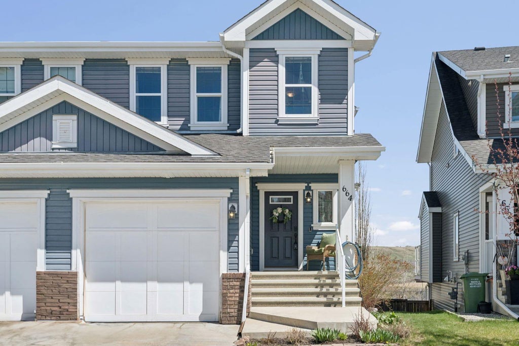 Photo of 664 River Heights Crescent, Cochrane, AB T4C 0R7 (MLS # A2307856)