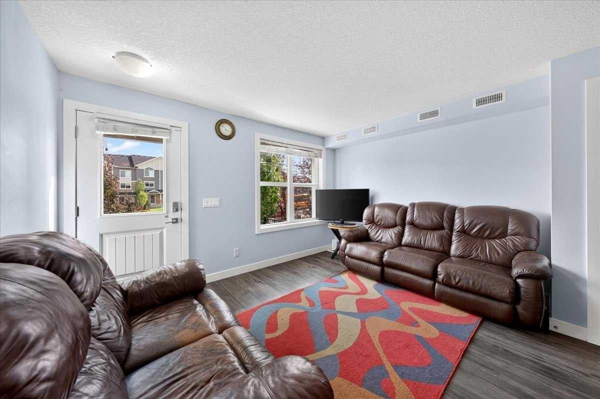 171 Evanscrest Gardens NW