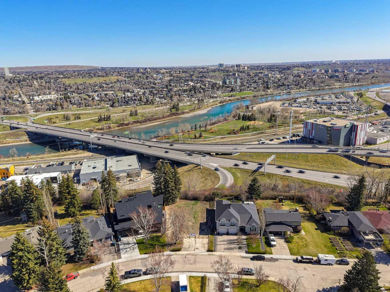 2412 Sovereign Crescent SW