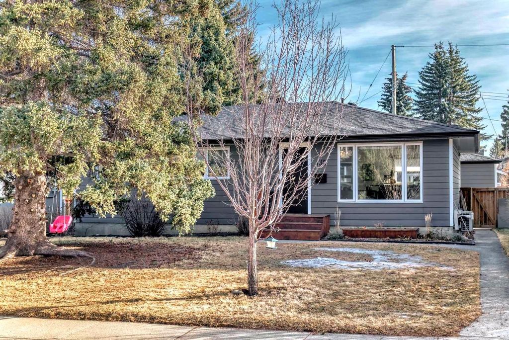 Photo of 132 Wedgewood Drive SW, Calgary, AB T3C 3G8 (MLS # A2287120)