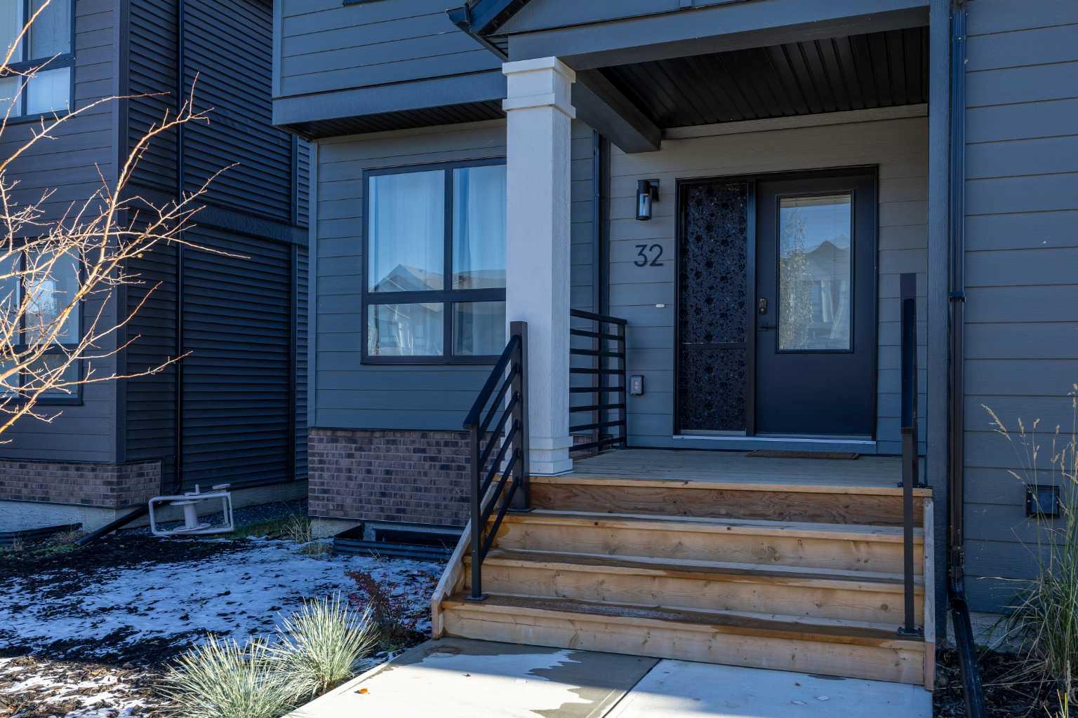 32 Silverton Glen Green SW