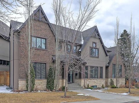 14 Rosetree Road NW Calgary AB T2K 1M6