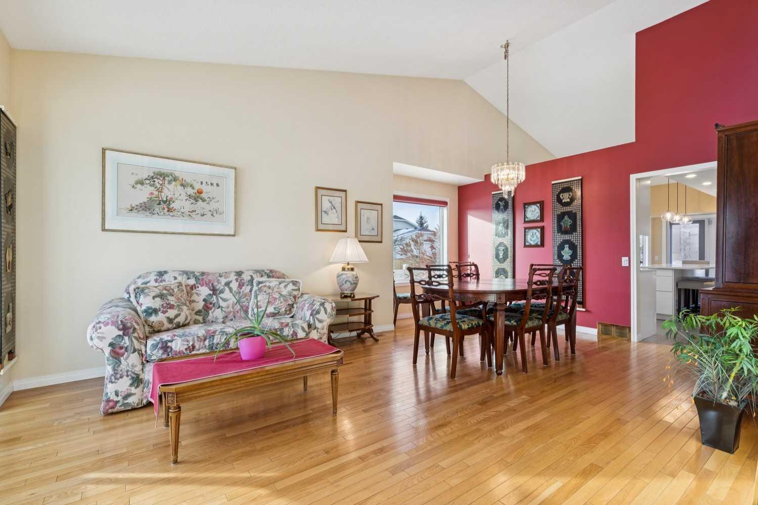 181 Woodford Drive SW