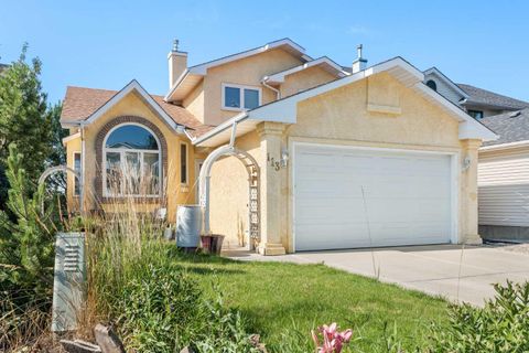 113 Sierra Vista Terrace SW Calgary AB T3H 3C4