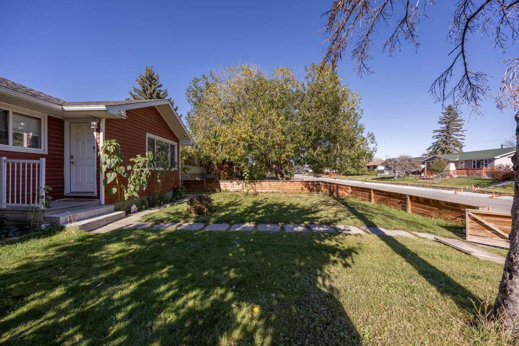 Photo of 2035 47 Street SE, Calgary, AB T2B 1L4 (MLS # A2352390)
