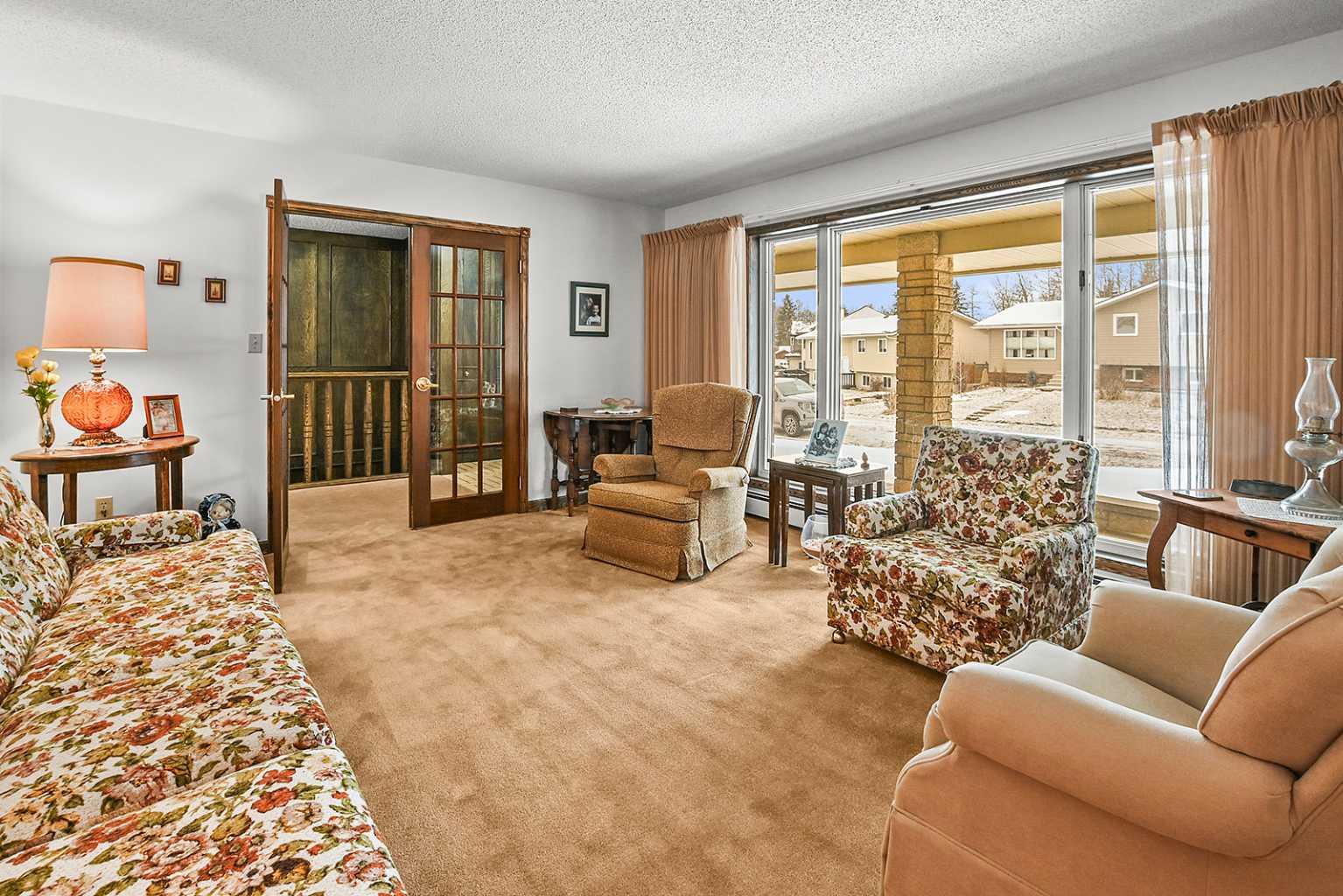 5235 38 Street Crescent