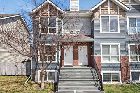 Photo of 32 Erin Woods Court SE, Calgary, AB T2B 3V6 (MLS # A2308342)