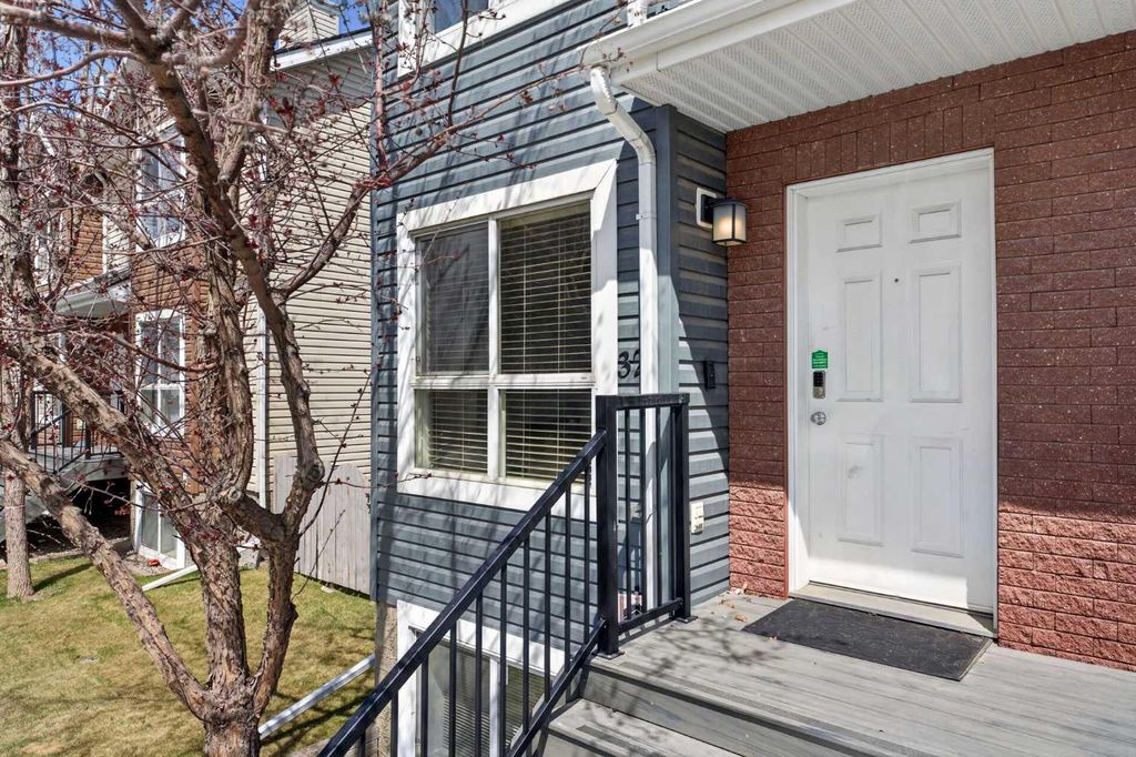 Photo of 32 Erin Woods Court SE, Calgary, AB T2B 3V6 (MLS # A2308342)