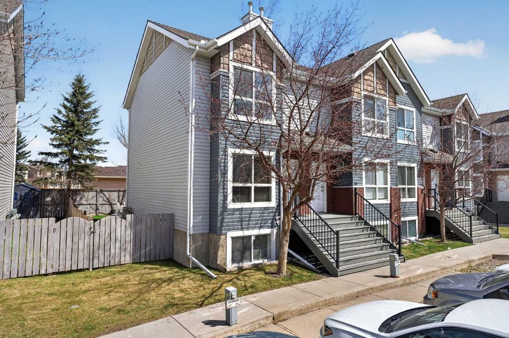 Photo of 32 Erin Woods Court SE, Calgary, AB T2B 3V6 (MLS # A2308342)
