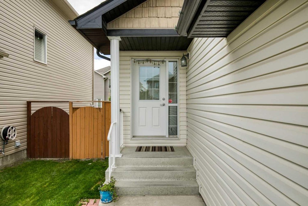 Photo of 67 Everwoods Park SW, Calgary, AB T2Y 0G3 (MLS # A2341089)