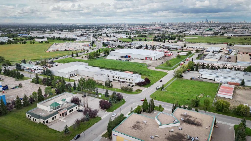 Photo of 9608 25 Avenue NW, Edmonton, AB T6N 1J4 (MLS # A2274141)