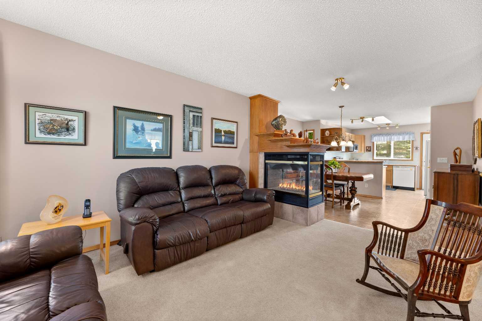 164 Stonegate Close NW