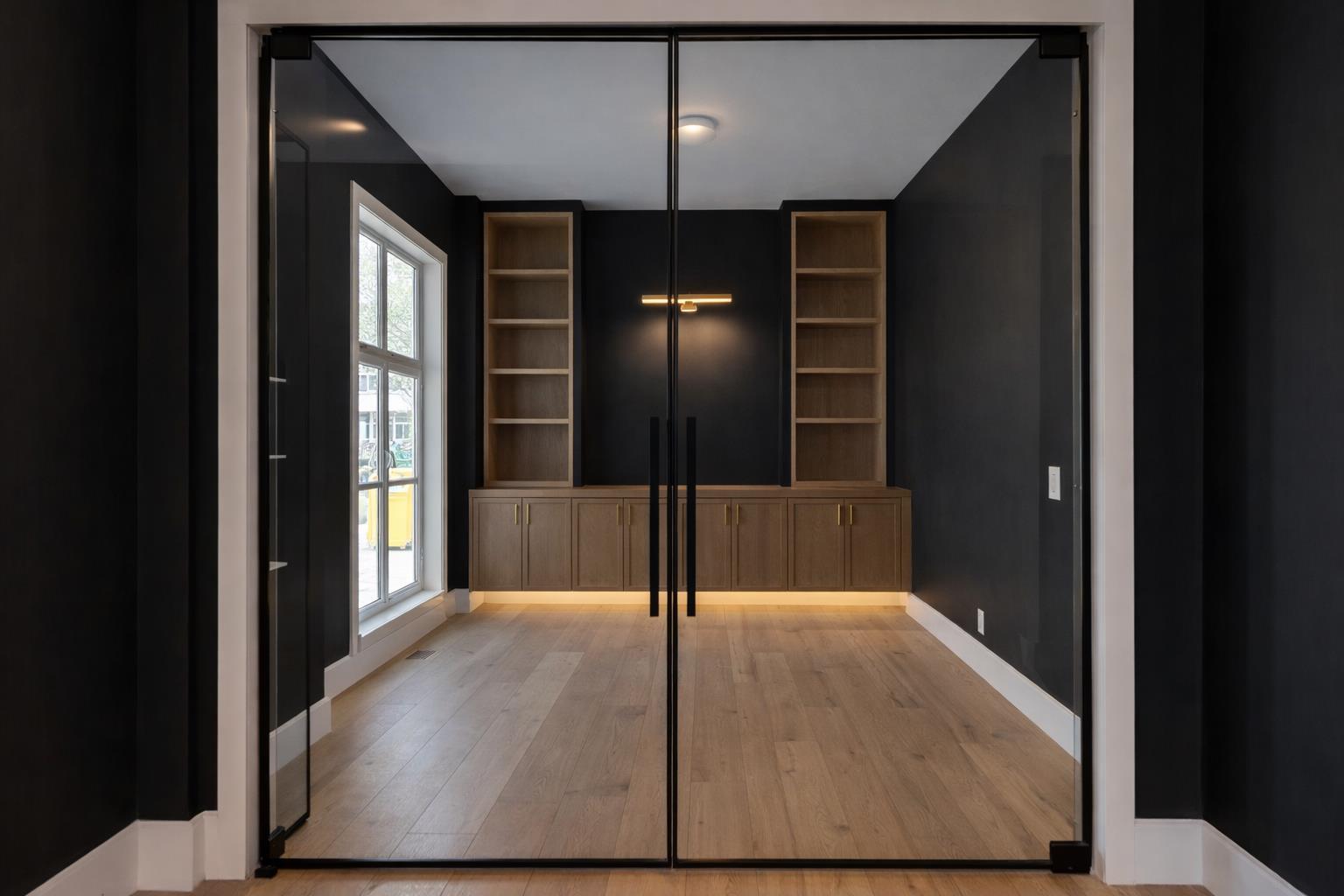 2207 Victoria Crescent NW