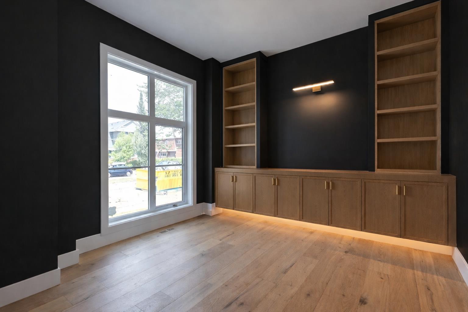 2207 Victoria Crescent NW