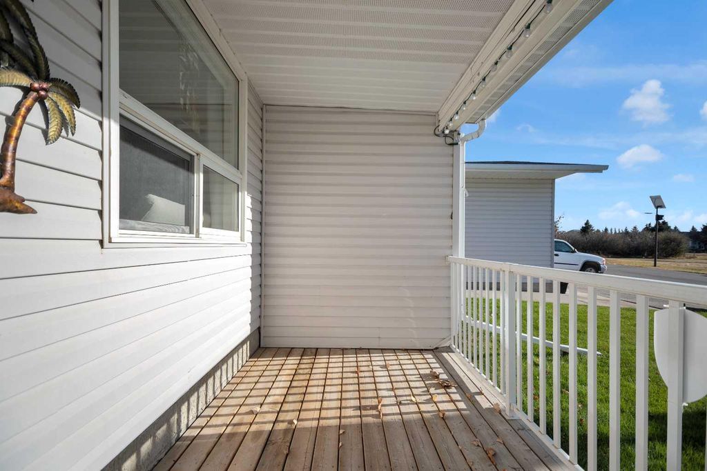 Photo of 717 Centre Street #2, Vulcan, AB T0L 2B0 (MLS # A2266570)