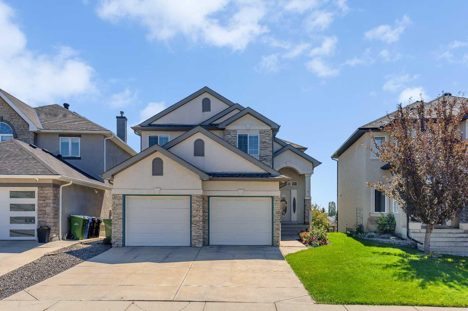 9 Panorama Hills Manor NW