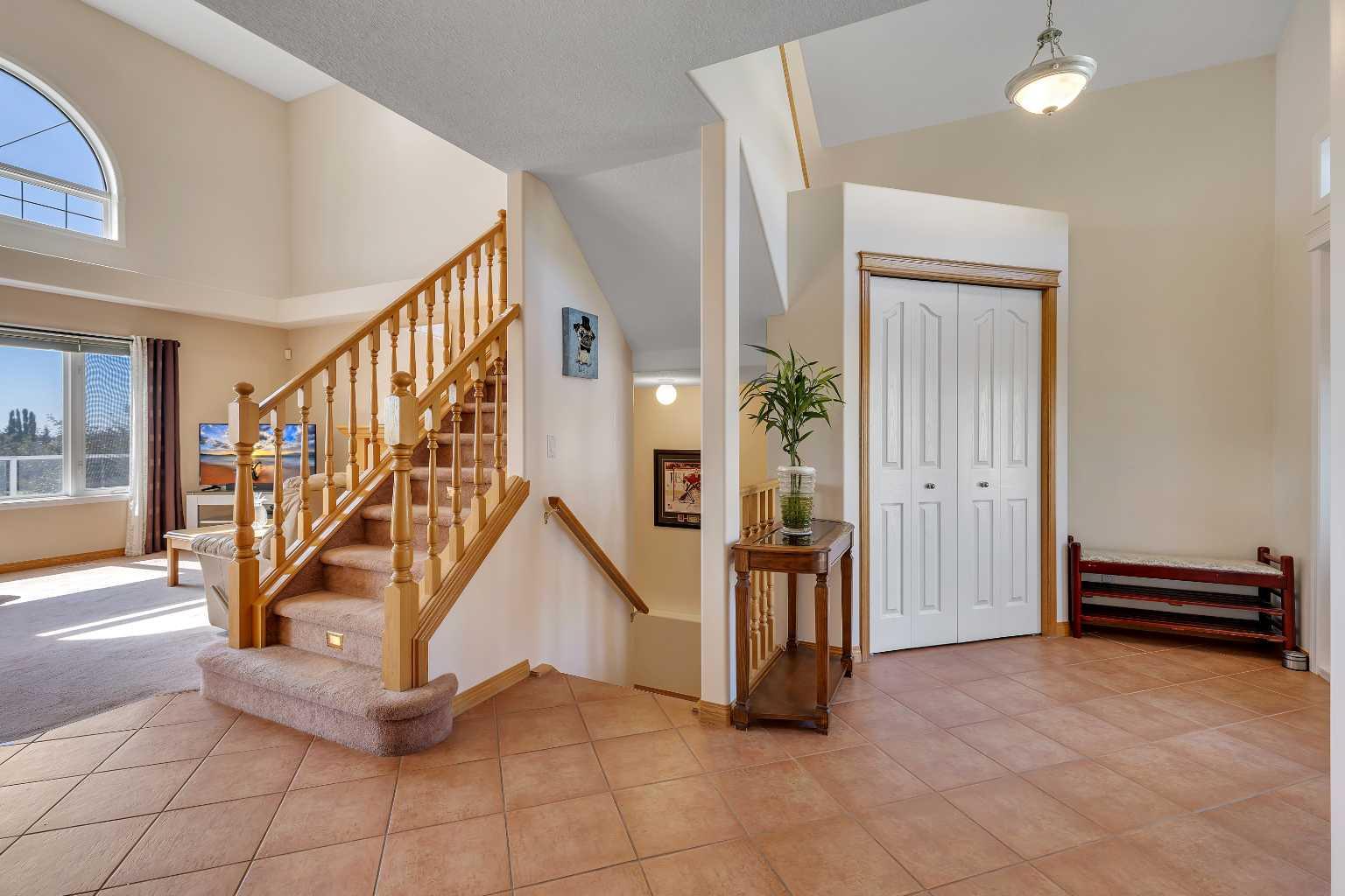 9 Panorama Hills Manor NW
