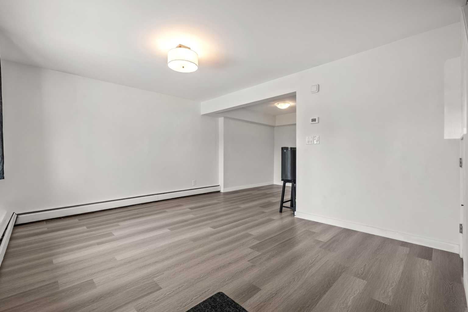 3809 45 Street SW 40
