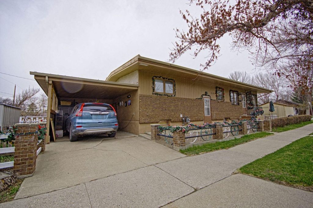 Photo of 516 18 Street N, Lethbridge, AB T1H 3G7 (MLS # A2305427)