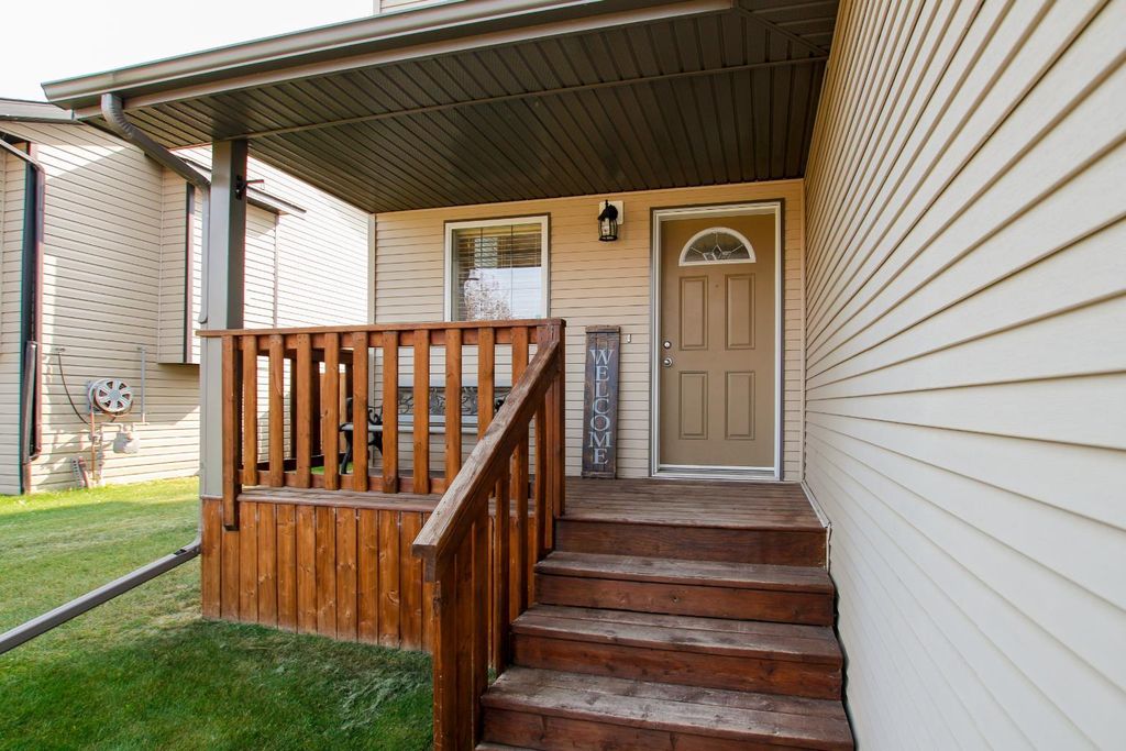 Photo of 5857 Park Street, Blackfalds, AB T4M 0H1 (MLS # A2266849)