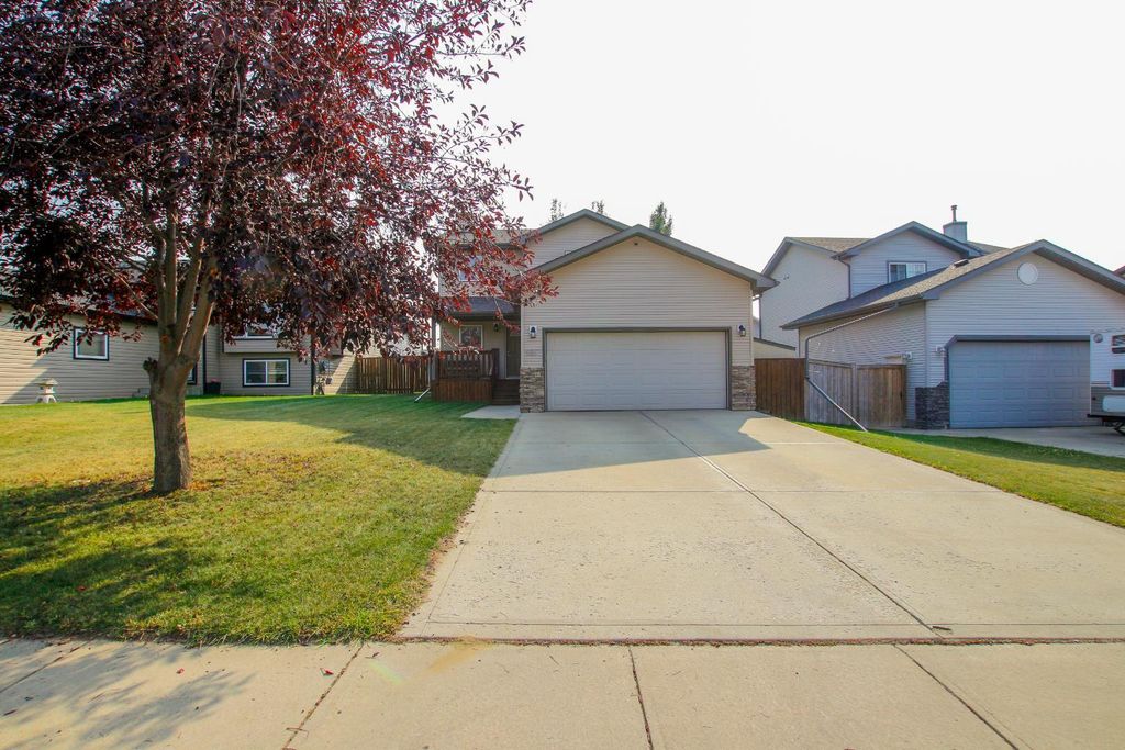 Photo of 5857 Park Street, Blackfalds, AB T4M 0H1 (MLS # A2266849)