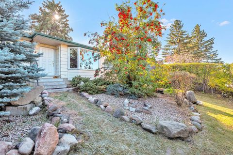 Photo of 212 Dovercrest Place SE, Calgary, AB T2B 1Y5 (MLS # A2267924)