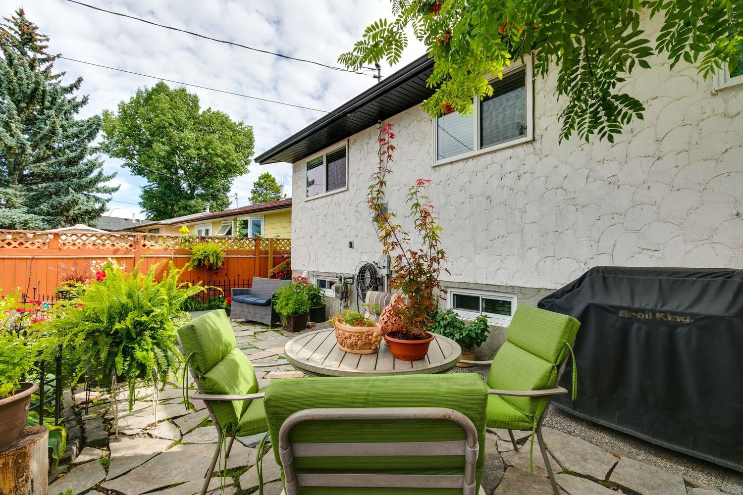 299 Doverview Crescent SE