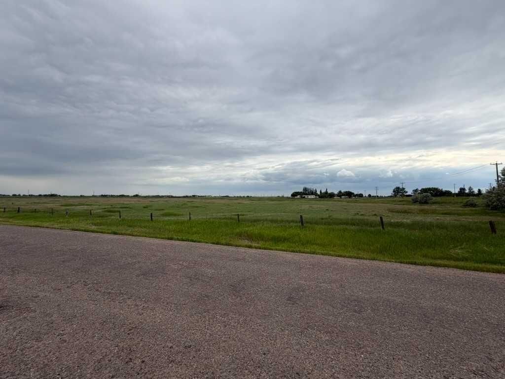 Photo of Cassils Road W, Rural Newell, County of, AB T1R 1C5 (MLS # A2324502)