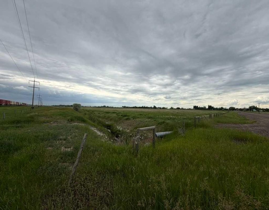 Photo of Cassils Road W, Rural Newell, County of, AB T1R 1C5 (MLS # A2324502)