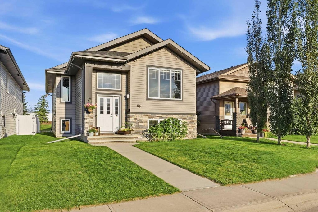 Photo of 89 Aztec Crescent, Blackfalds, AB T4M 0M2 (MLS # A2339145)